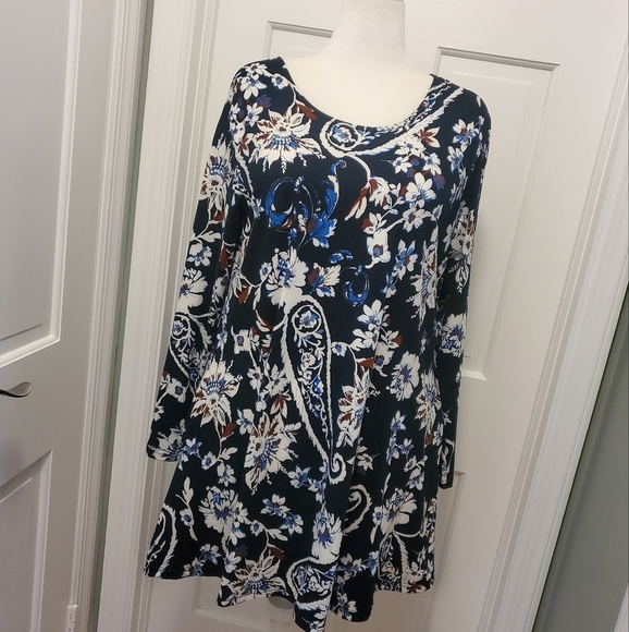 NWT Lildy women's L - XL floral Knit top multi colored Swing Tunic Shirt Pockets - Picture 1 of 11